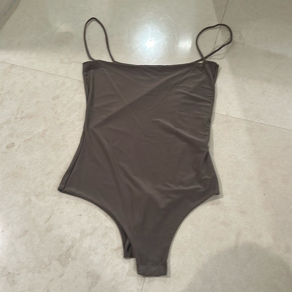PLT SQUARE NECK THIN STRAP BODYSUIT